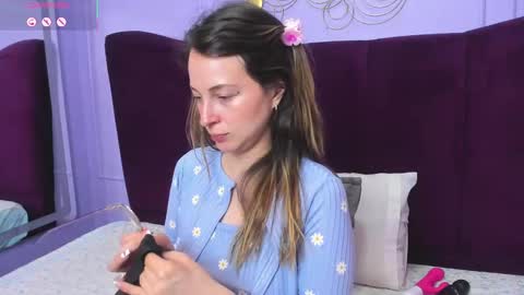 Snapshot of ambeerrwood_ chatting on March 5, 11:38 am . Amber Wood . online show from March 5, 11:38 am