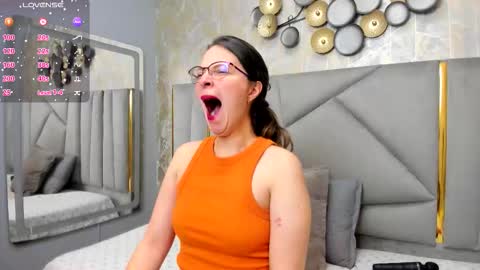 Snapshot of ambeerrwood_ chatting on September 10, 3:01 pm . Amber Wood . online show from September 10, 3:01 pm