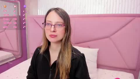 Snapshot of ambeerrwood_ chatting on February 19, 11:38 am . Amber Wood . online show from February 19, 11:38 am