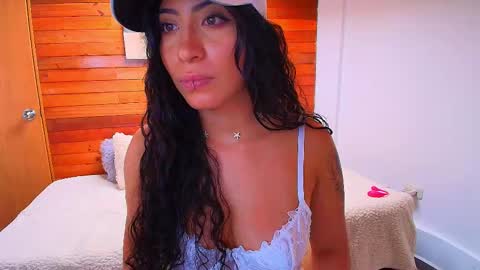 Snapshot of amber_curly chatting on September 24, 8:30 pm amber_curly online show from September 24, 8:30 pm