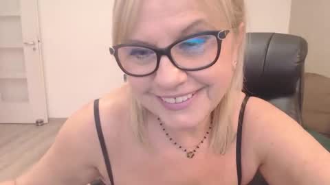 Snapshot of amberdoll4u chatting on January 5, 7:07 am Amber online show from January 5, 7:07 am