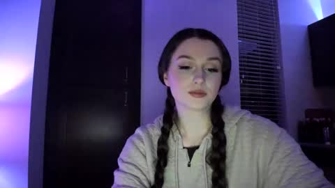 Snapshot of amberkinsley chatting on December 7, 6:10 am amberkinsley online show from December 7, 6:10 am