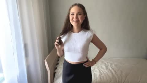 Mia online show from May 15, 7:11 am