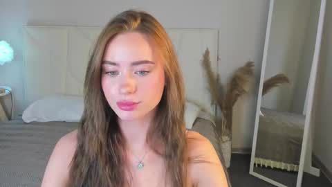 Snapshot of ameli_povilainn chatting on September 17, 10:24 am Ameli online show from September 17, 10:24 am