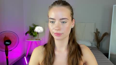 Snapshot of ameli_povilainn chatting on October 8, 11:47 am Ameli online show from October 8, 11:47 am