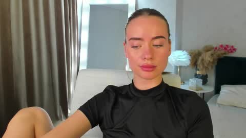 Snapshot of ameli_povilainn chatting on October 13, 10:51 am Ameli online show from October 13, 10:51 am