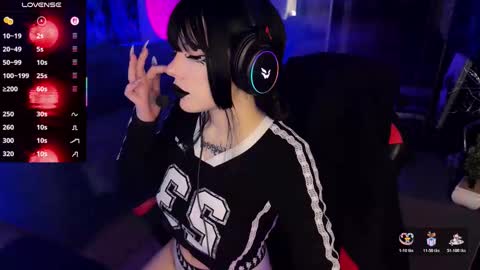 Amelia Aley  online show from October 23, 11:05 am