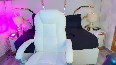Amelia online show from July 25, 4:30 am