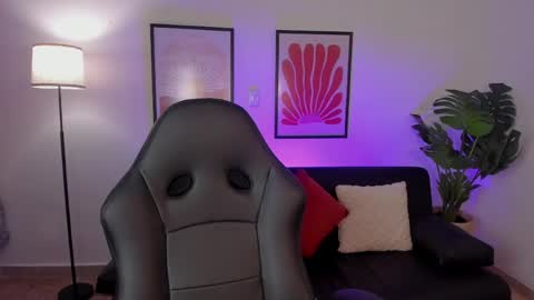 Amelia  online show from May 31, 11:27 am