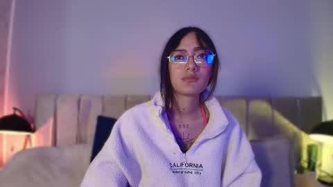 Snapshot of ameliaa_moon_ chatting on October 18, 1:36 pm lia online show from October 18, 1:36 pm