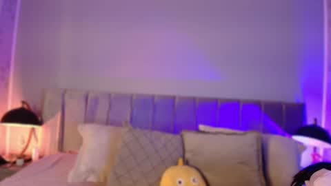 Snapshot of ameliaa_moon_ chatting on October 16, 1:14 pm lia online show from October 16, 1:14 pm