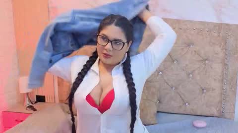 AMELIA CASTELL  online show from March 5, 11:39 am