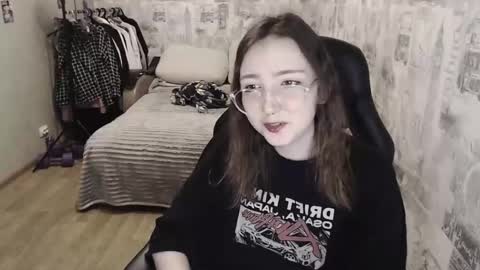 Snapshot of ameliakamishiro chatting on December 6, 2:06 pm Amelia online show from December 6, 2:06 pm