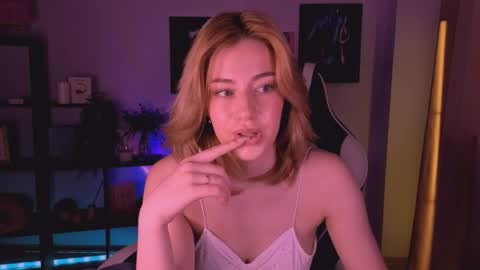 ameliarosaline online show from May 23, 4:00 am