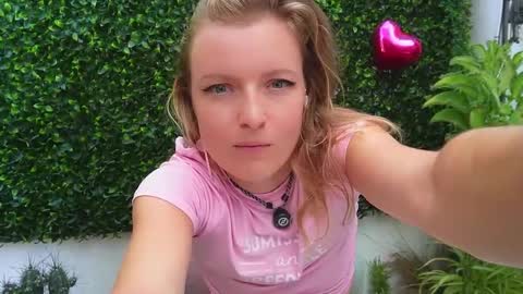 Snapshot of ameliasweety69 chatting on September 27, 12:45 pm Amelia online show from September 27, 12:45 pm