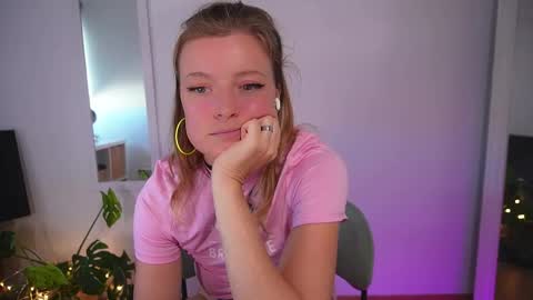 Amelia online show from November 6, 1:39 pm