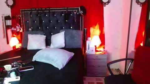 Snapshot of amelie__martinez chatting on October 6, 7:29 pm amelie__martinez online show from October 6, 7:29 pm