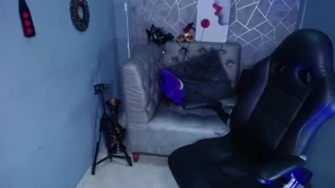 Snapshot of amelierouss chatting on February 26, 4:16 pm AMELIEROUS .. see you tomorrow kisses online show from February 26, 4:16 pm