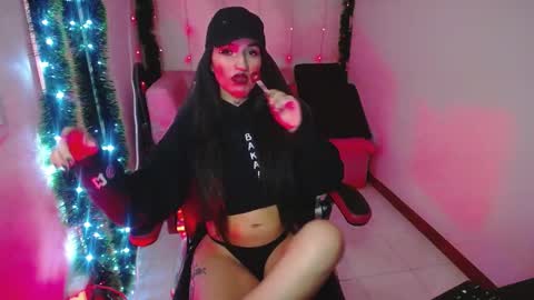 Snapshot of amelierouss chatting on December 16, 9:31 pm AMELIEROUS .. see you tomorrow kisses online show from December 16, 9:31 pm