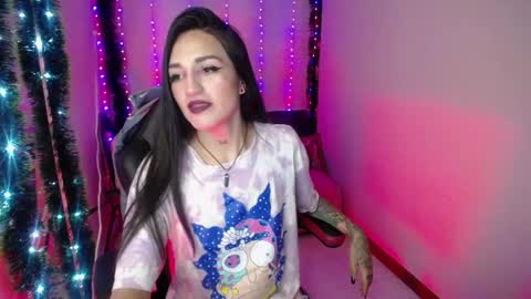Snapshot of amelierouss chatting on December 17, 11:59 pm AMELIEROUS .. see you tomorrow kisses online show from December 17, 11:59 pm