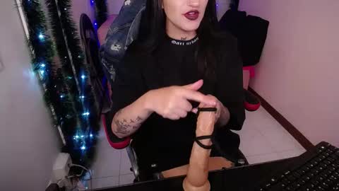 Snapshot of amelierouss chatting on December 3, 4:28 pm AMELIEROUS .. see you tomorrow kisses online show from December 3, 4:28 pm