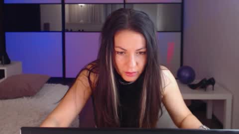 amelinamersi online show from March 16, 8:13 pm