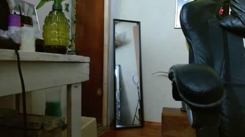 Snapshot of ames9001 chatting on October 5, 11:54 pm Mari online show from October 5, 11:54 pm