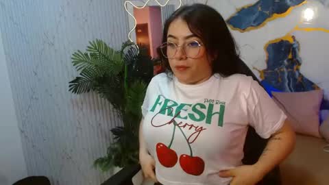 amiira_tay online show from May 7, 11:25 am