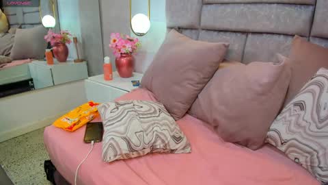 Snapshot of amina_westt chatting on September 24, 8:02 am Amina online show from September 24, 8:02 am