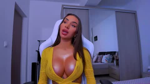 Snapshot of amiracataleya chatting on January 20, 9:46 am Arinna online show from January 20, 9:46 am