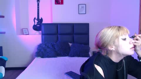 Snapshot of amnesiia_ chatting on October 8, 12:20 pm Amnesia online show from October 8, 12:20 pm