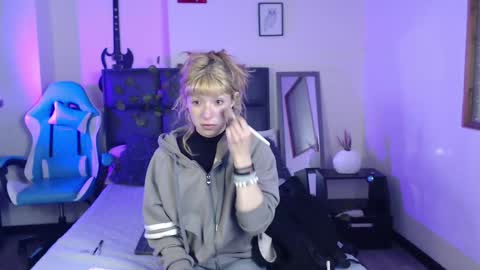 Snapshot of amnesiia_ chatting on October 6, 12:33 pm Amnesia online show from October 6, 12:33 pm