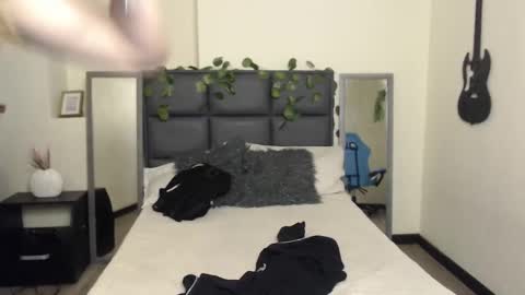 Amnesia online show from November 28, 6:44 pm