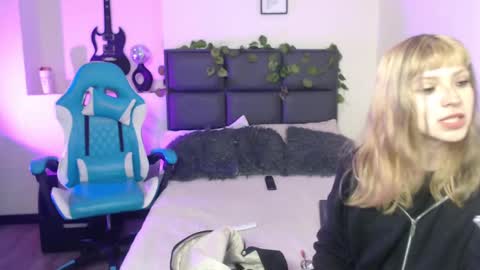 Snapshot of amnesiia_ chatting on September 30, 1:39 pm Amnesia online show from September 30, 1:39 pm