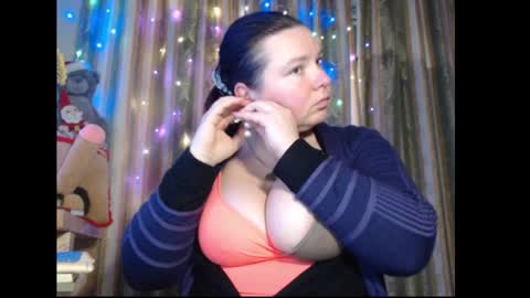 amorelara online show from December 18, 7:02 am