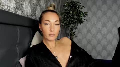 amstar_ online show from December 3, 9:20 am