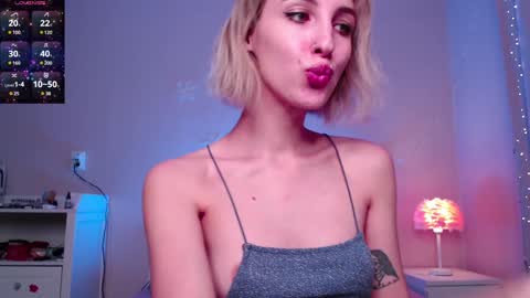 Snapshot of amy_glorious chatting on January 28, 3:25 pm Amy online show from January 28, 3:25 pm
