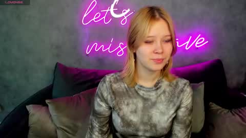 Snapshot of amy_kimberlly chatting on February 10, 5:47 am Amy online show from February 10, 5:47 am