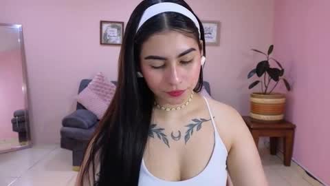 Snapshot of amy_lovelydoll chatting on October 1, 8:25 pm Amy online show from October 1, 8:25 pm