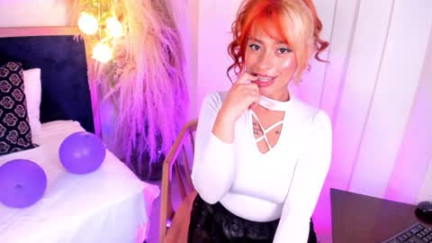 Snapshot of amy_nicolee chatting on December 10, 8:38 pm Little Slut Nicolee online show from December 10, 8:38 pm