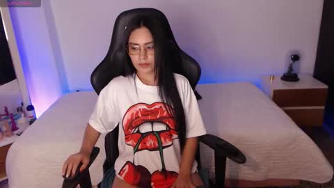 Snapshot of amy_stiward chatting on October 12, 3:14 pm Mia Cristancho online show from October 12, 3:14 pm