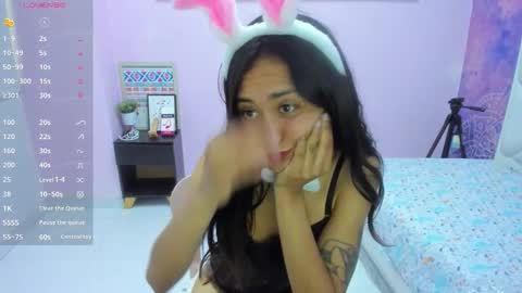 Snapshot of amyalvarez chatting on October 9, 6:01 pm Amy online show from October 9, 6:01 pm