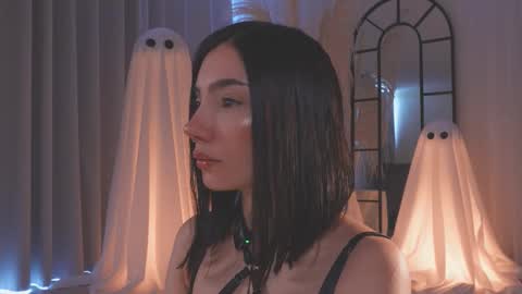 Amy Armstrong online show from October 20, 2:20 pm