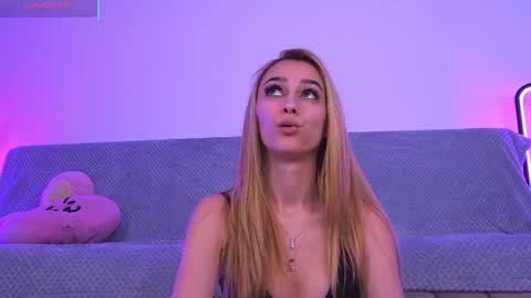 amykentt online show from April 18, 3:58 pm