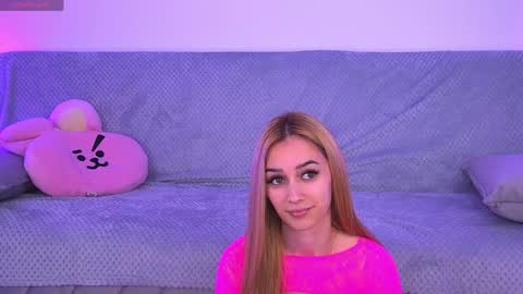 amykentt online show from April 15, 3:01 pm