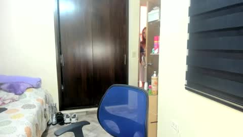 Snapshot of amywalker01 chatting on September 23, 7:12 pm amy online show from September 23, 7:12 pm