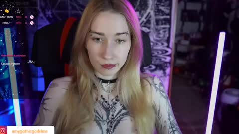 Snapshot of amywhitenessxx chatting on February 19, 12:11 pm Amy switch Goddess divine Mistress online show from February 19, 12:11 pm