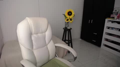 Snapshot of ana_hotmilf chatting on March 5, 11:06 pm Ana online show from March 5, 11:06 pm