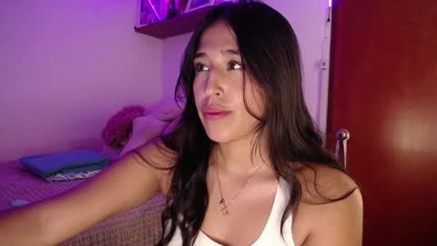 Snapshot of ana_m_ chatting on December 4, 3:37 am Ana online show from December 4, 3:37 am