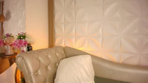   online show from December 4, 10:32 pm